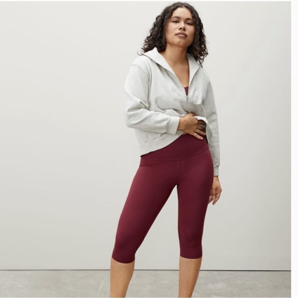 Everlane The Perform Cropped Leggings in Burgundy